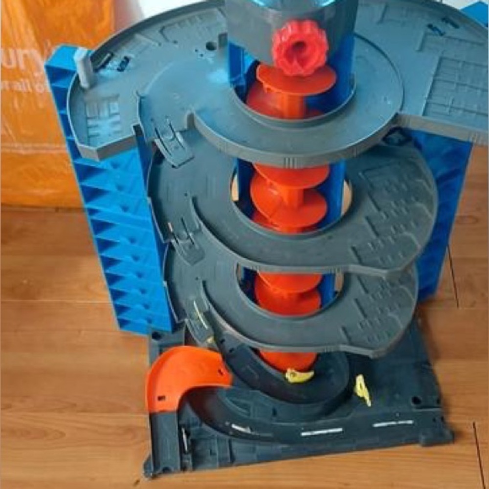 Mega garage without track